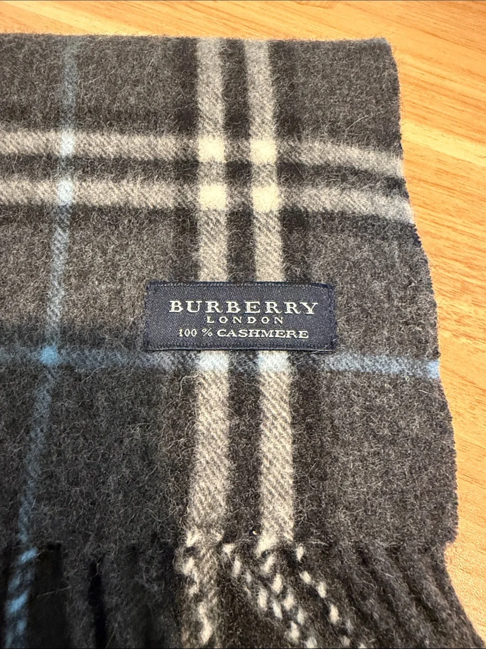 Burberry scarf charcoal